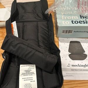 Mockingbird extra seat with wedge and head support